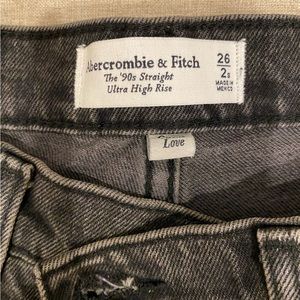 Abercrombie curve love 90s straight ultra high rise jeans in black size 2!